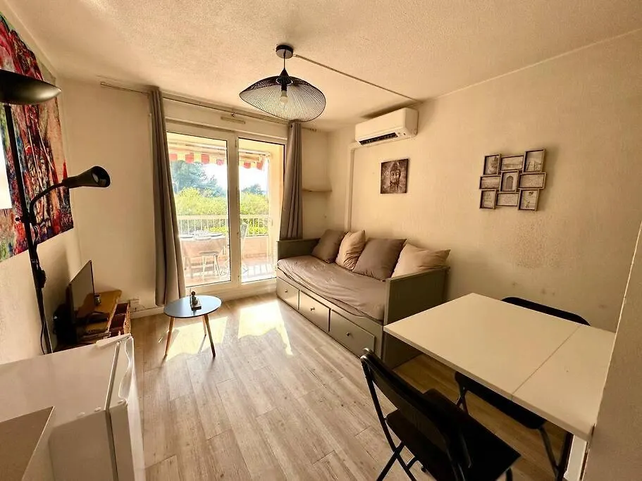 Studio Avec Piscine Proche Du Centre Et De La Gare location